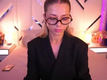 Bongacams Free Porn Cam of LoveeDove