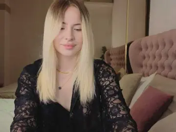 Bongacams Watch Live Sex Cams of Bella-crazyy