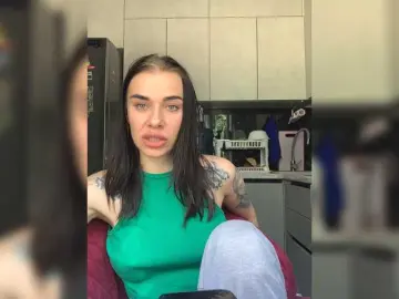 Bongacams Sex Cam of MaidenCrystal