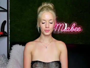 Bongacams Free Live Porn of MiaBeeX