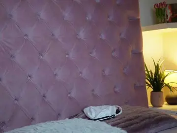 Bongacams Nude Webcam of MaiaMini