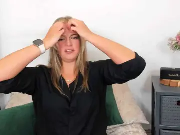 Bongacams Free Porn Cam of LilyTop