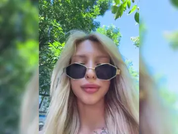 Bongacams Watch Live Sex Cams of EwaBrown