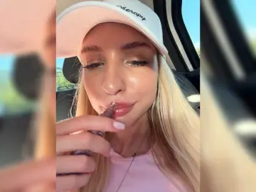 Bongacams Live Sex Cam of EwaBrown