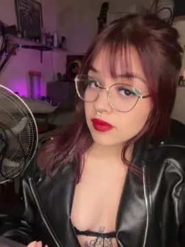 Cam4 Live Porn of Lucilleee69