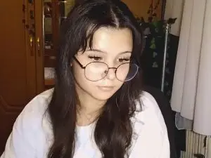Cam4 Live Porn of KenishaKudzma
