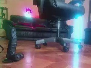 Cam4 Live Porn of MonicaMaxwell