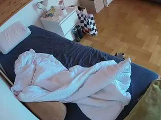 Camsoda Nude Webcam of voyeurcam-julmodels-greybed-1