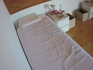 Camsoda Sex Chat of voyeurcam-julmodels-greybed-1