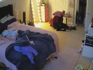 Camsoda Free Porn Cam of voyeurcam-house-charleys-room