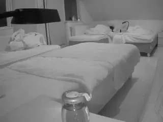 Camsoda Sex Cam of voyeurcam-julmodels-bed-2