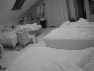 Camsoda Private Sex Chat of voyeurcam-julmodels-bed-3