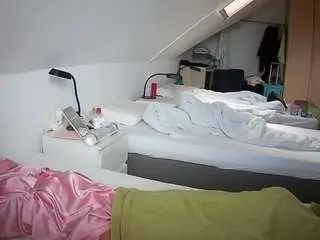 Camsoda Sex Chat of voyeurcam-julmodels-bed-4