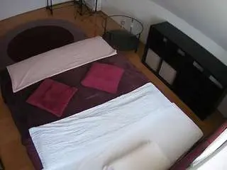 Camsoda Nude Webcam of voyeurcam-julmodels-whitebed-2