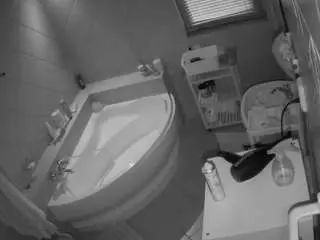 Camsoda Adult Webcams of voyeurcam-julmodels-bath-1st-2
