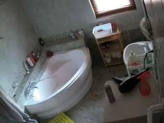 Camsoda Best Webcam of voyeurcam-julmodels-bath-1st-2
