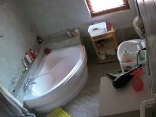 Camsoda Adult Webcams of voyeurcam-julmodels-bath-1st-2