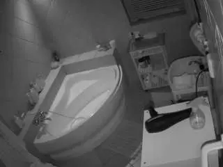 Camsoda Adult Video Chat of voyeurcam-julmodels-bath-1st-2