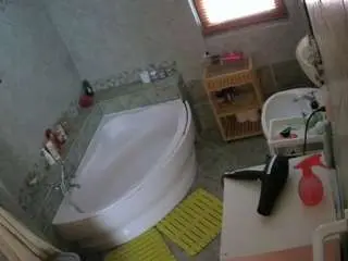 Camsoda Sex Cam of voyeurcam-julmodels-bath-1st-2