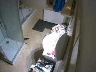 Camsoda Sex Cam of voyeurcam-julmodels-bath-2nd-2