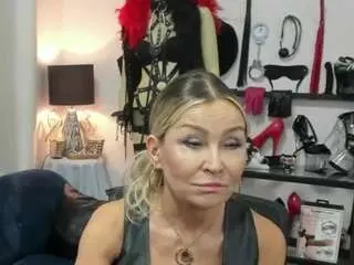 Camsoda Free Porn Cam of luxcrystal