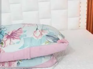 Camsoda Watch Live Sex Cams of hornybarelylegalgirl