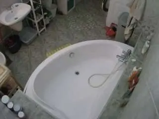 Camsoda Free Porn Cam of voyeurcam-julmodels-bath-1st-1
