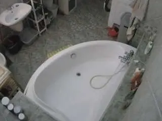 Camsoda Live Sex Cam of voyeurcam-julmodels-bath-1st-1