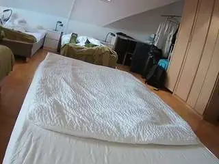 Camsoda Private Sex Chat of voyeurcam-julmodels-bed-1