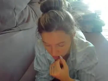 Chaturbate Live Sex Cam of foxy_blond