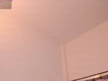 Chaturbate Nude Webcam of holly_16