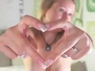 Chaturbate Live Sex Cam of emilyhewell