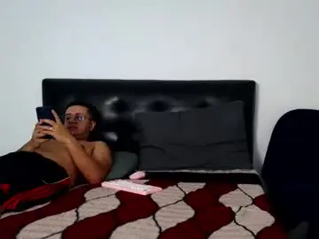 Chaturbate Live Sex of max_and_lilu2