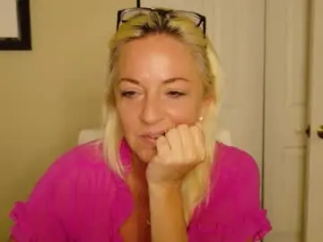 Chaturbate Live Sex Cam of summerishotter