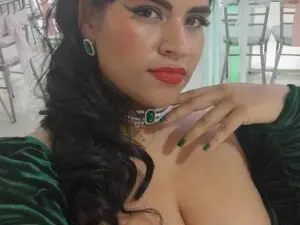 Myfreecams Free Live Porn of roxanahills_