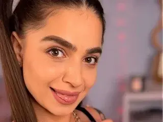 Streamate Adult Webcam of PureEllie