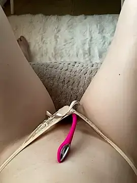 Stripchat Live Sex Cam of yuzuuki_0