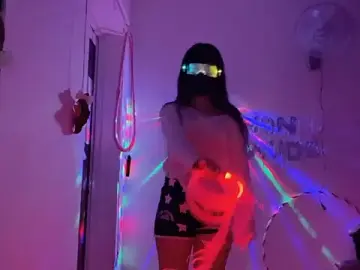 Stripchat Free Porn Cam of Tieu-May