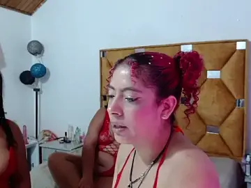 Stripchat Sex Cam of HOTTGIRLSCURVYS