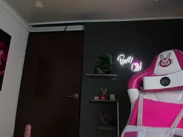Stripchat Watch Live Sex Cams of Emilyjhonson_01