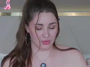 Stripchat Free Porn Cam of KiraBarlows