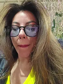 Stripchat Sex Cam of Karen_San_Miguel