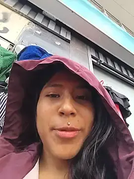 Stripchat Free Porn Cam of SAMISQUIRTT