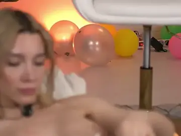 Stripchat Watch Live Sex Cams of SvveetLuna