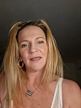 Stripchat Best Webcam of Goldenndoll