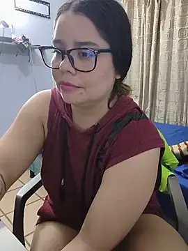 Stripchat Sex Cam of saenz_eymi