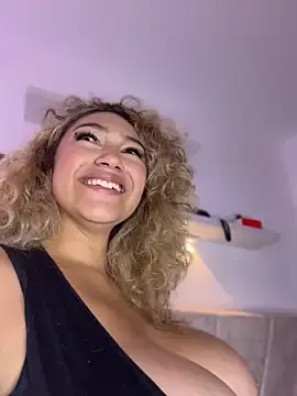 Stripchat Live Sex Cam of Maddy_Beluci