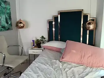 Stripchat Free Live Porn of laura_hotties