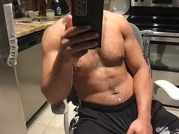 Stripchat Live Sex Cam of BigGuyMuscle