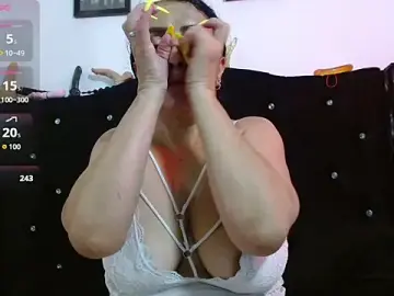 Stripchat Adult Webcam of AnnytayIris69